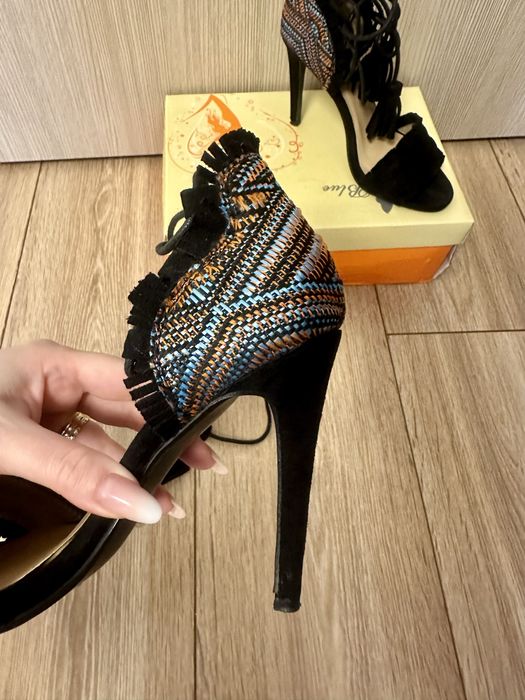 Sandale negre cu toc înalt și șnur mărimea 36