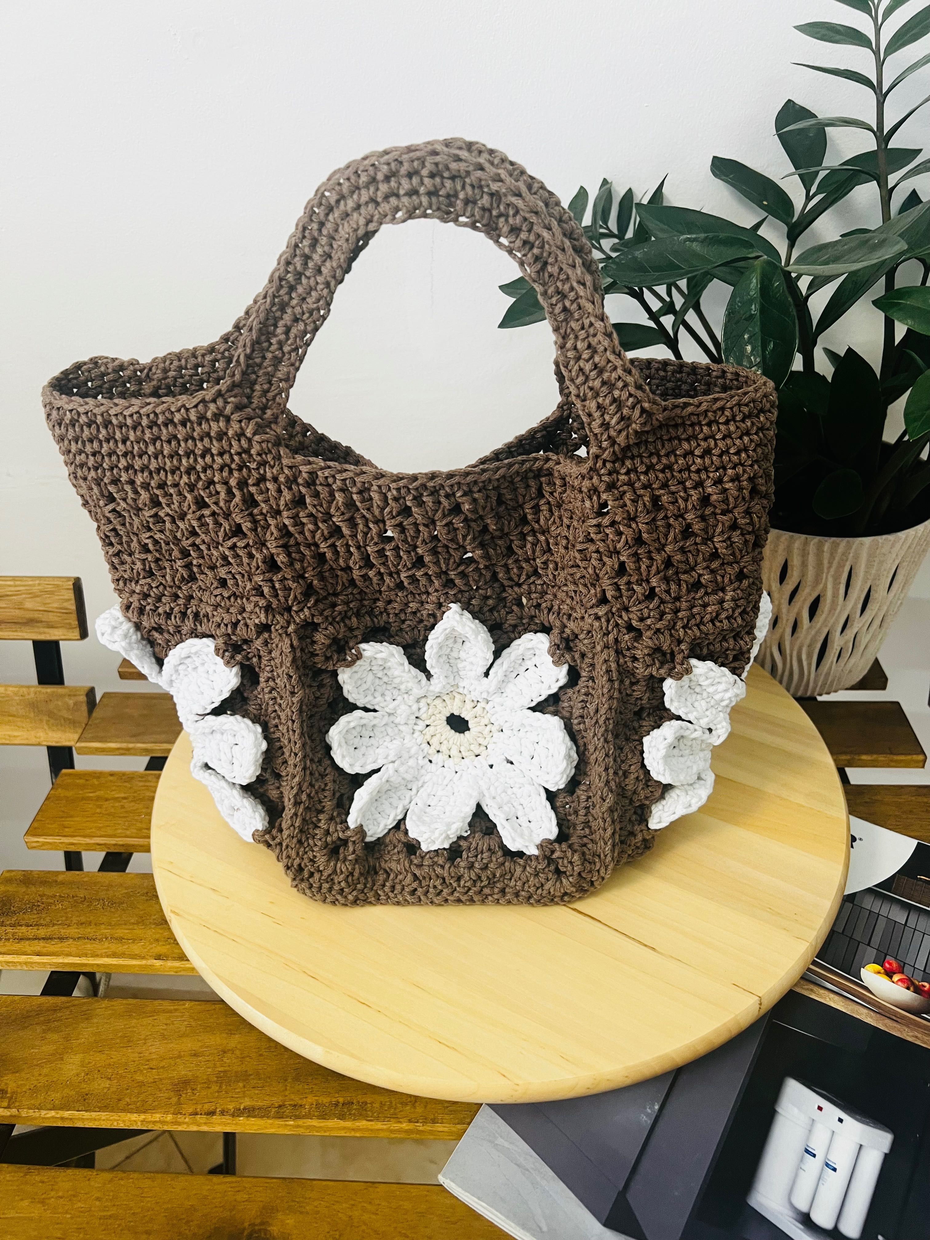 Ръчно плетени играчки и чанти