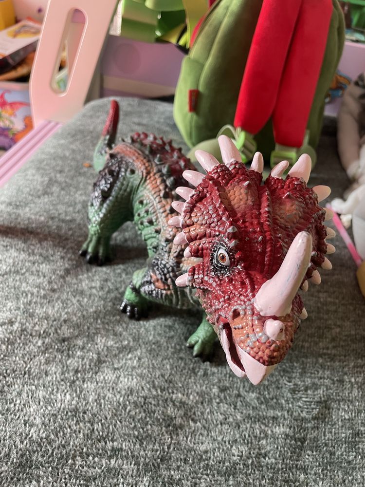 Dinozauri mari cauciuc