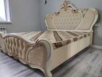 Двуспальная кровать с красивым дизайном, с Матрасом.