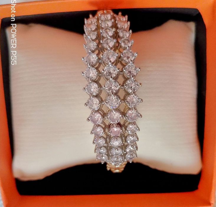 Rangi oʻchmedi alergiya bermedi sifatlik