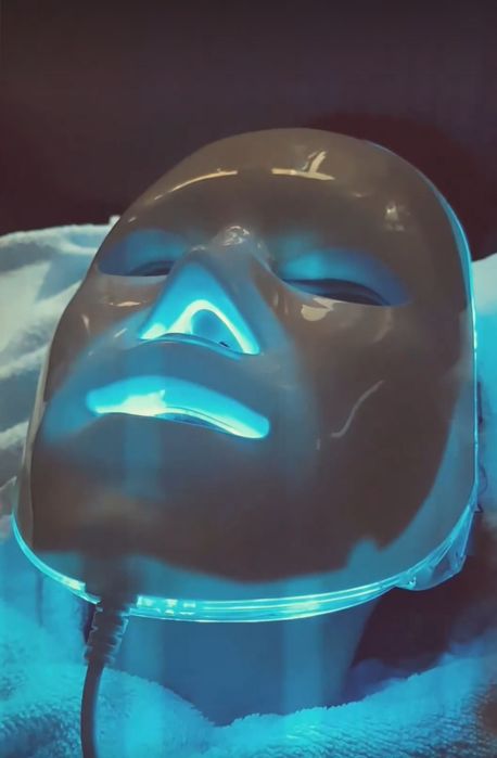 Vând masca LED 7 culori