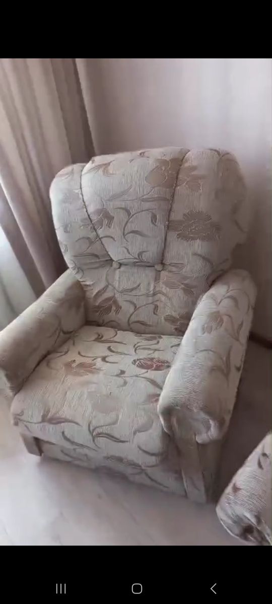 Отдам даром диван