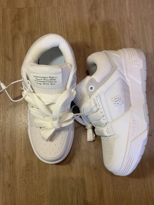 Amiri ma-1 albi in cutie