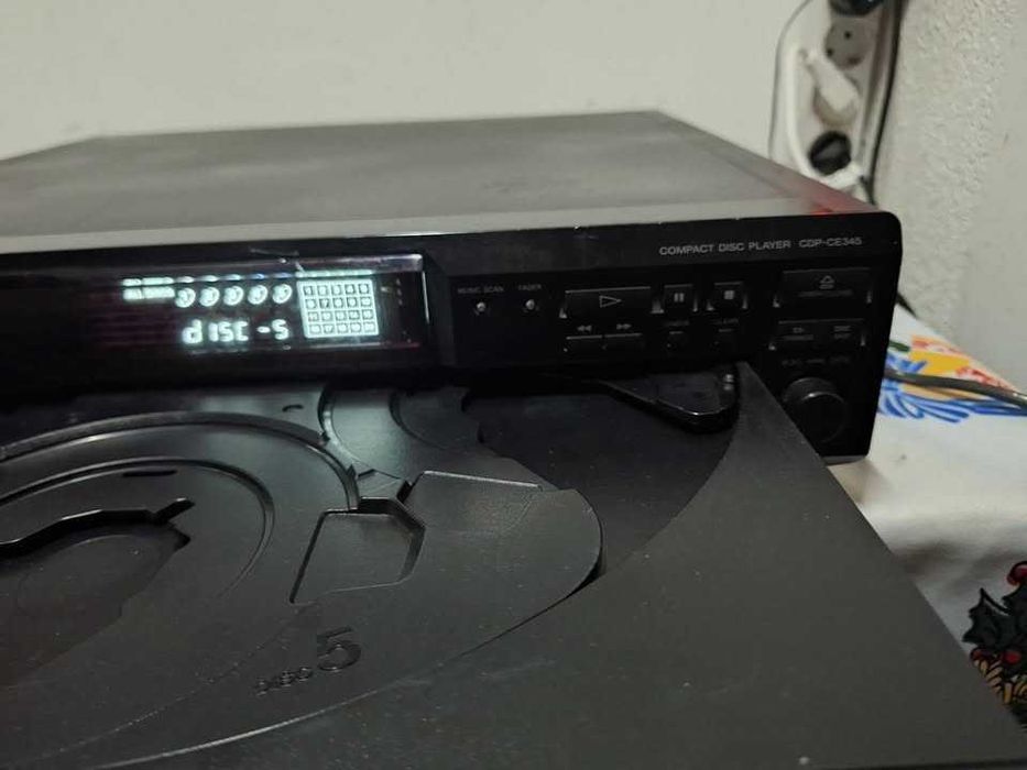 SONY CDP-CE345--SONY CDP CE-375 CU magazie de 5 CD