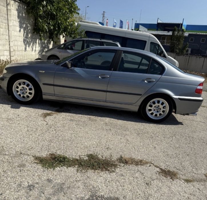 BMW 320 2.0i, Седан