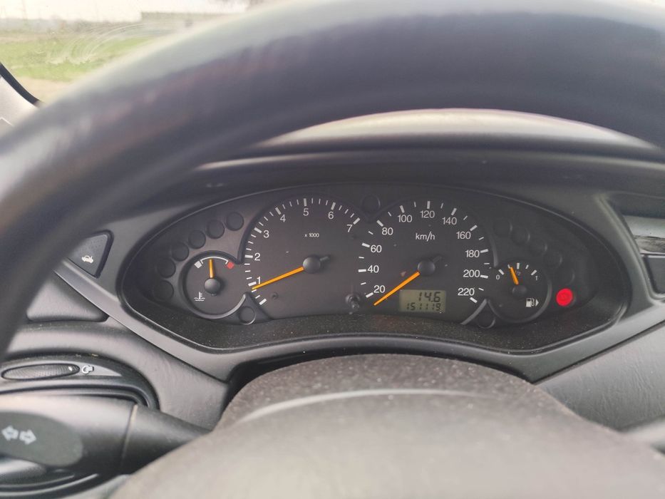 Ford.  Focus 1.6 mpi