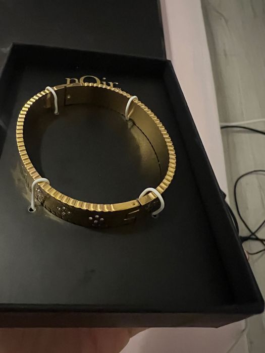 Позлатена гривна