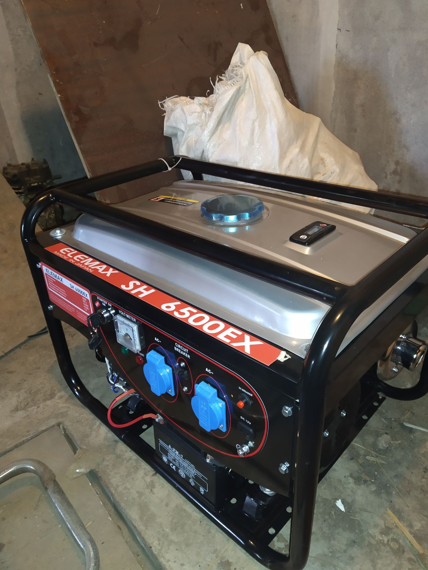 Генератор  ELEMAX 6500