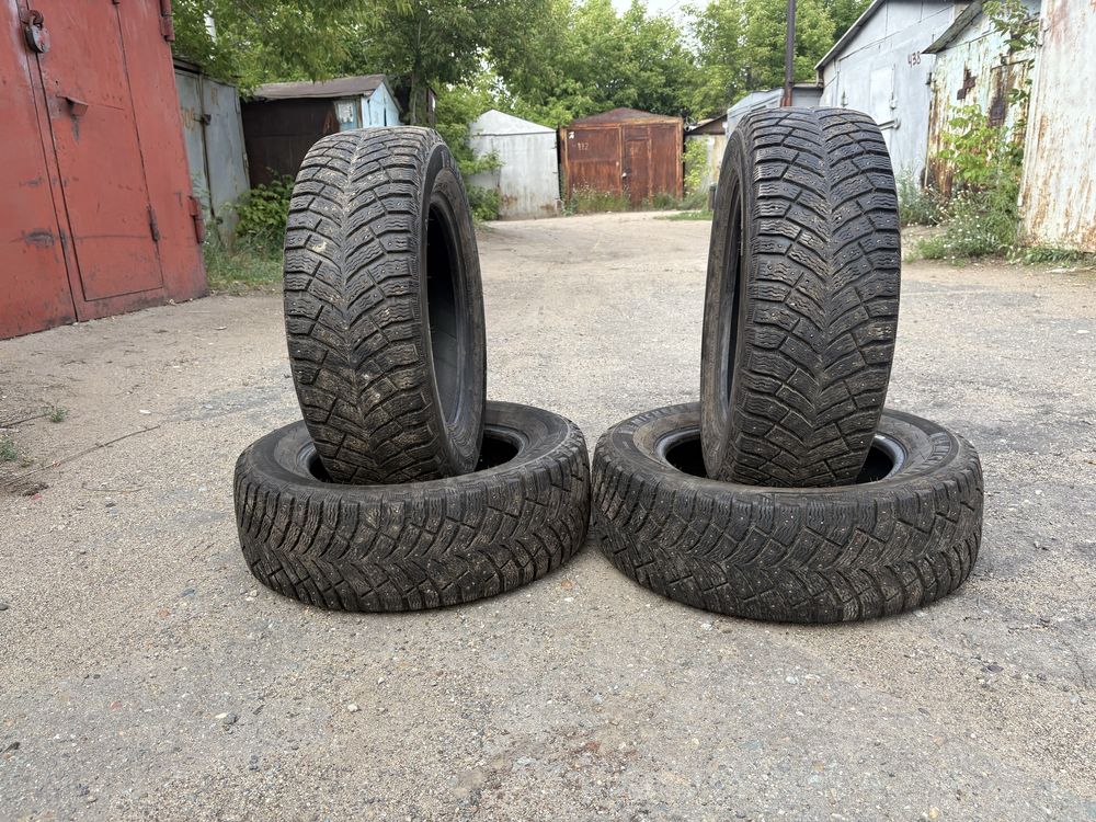 Продам шины зимнии с шипами