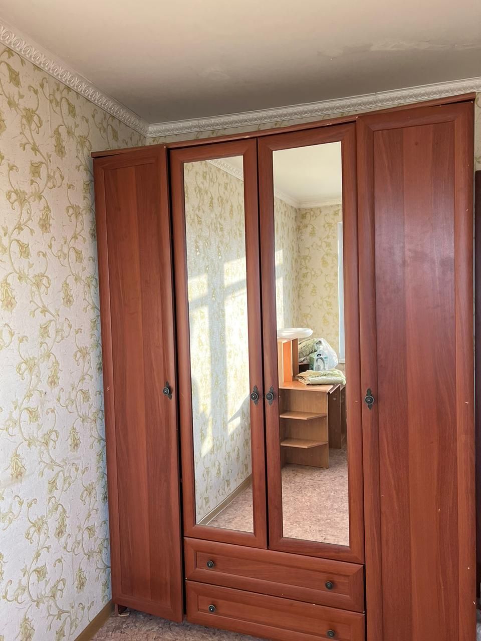 Продам  срочно .