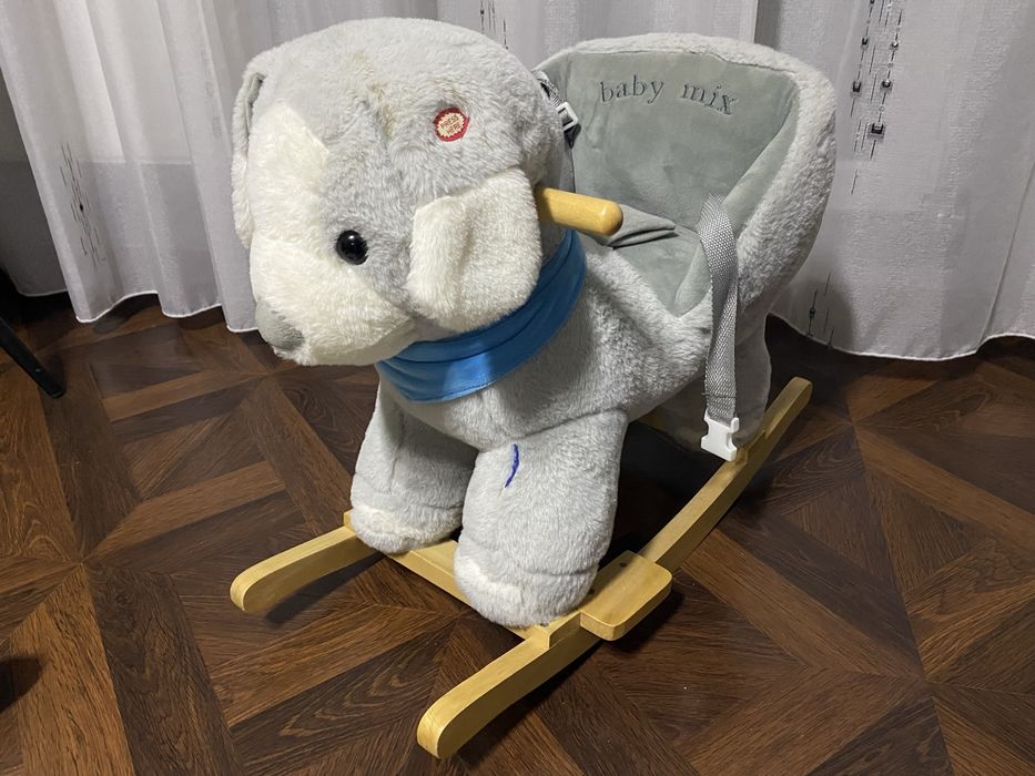 Balansoar muzical pentru copii