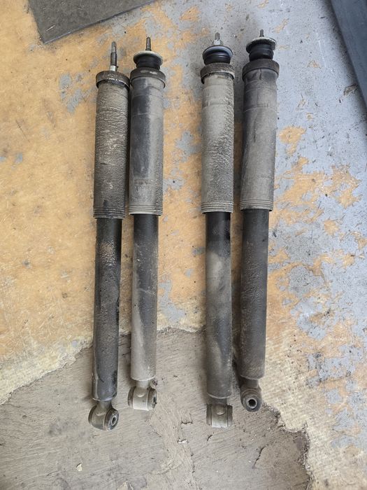 Комплект пружини и амортисьори