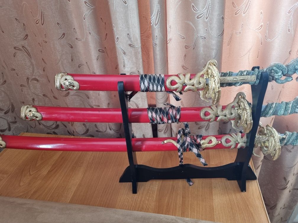 Продам сувениры самурайские мечи