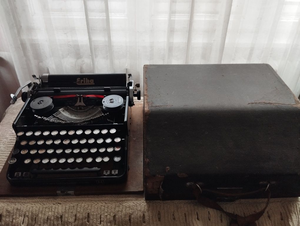 Vand masina de scris vintage