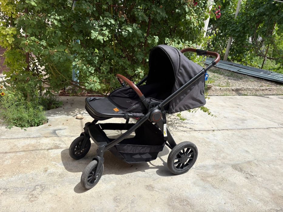 Продам прогулочную коляску