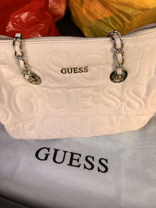 Нова чанта Guess