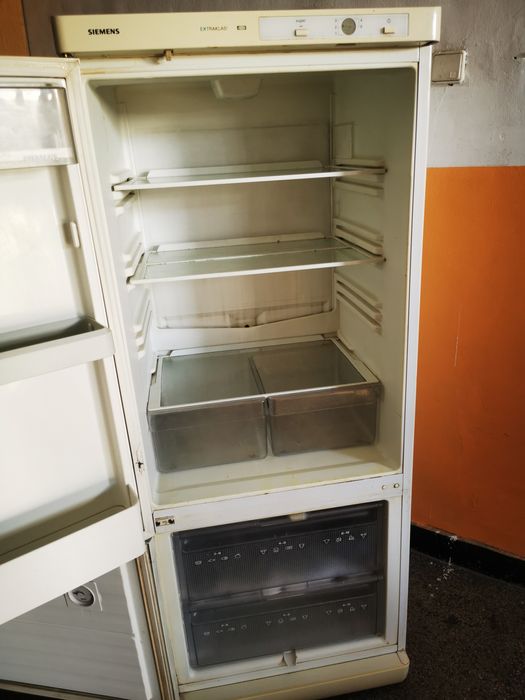 Хладилник с фризер SIEMENS