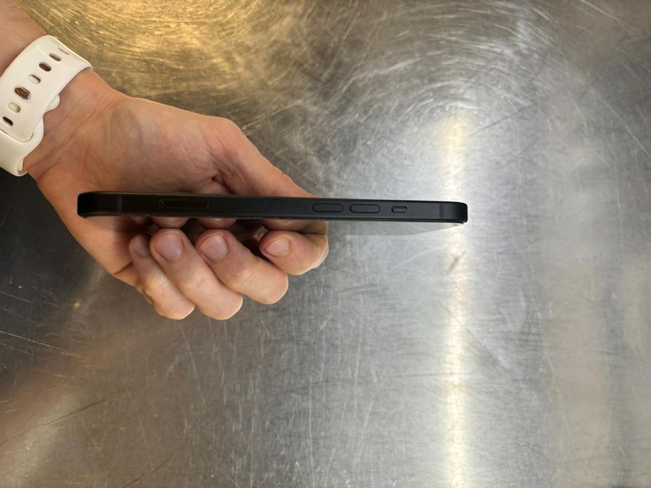 Iphone 15  128 GB baterie 87%