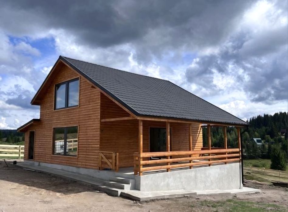 Construim cabane și case tip A 
Câteva din avantajele caselor din lemn