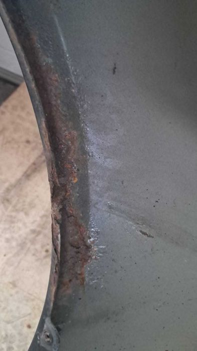 aripa dreapta cu defect Vw Passat B6 an 2010