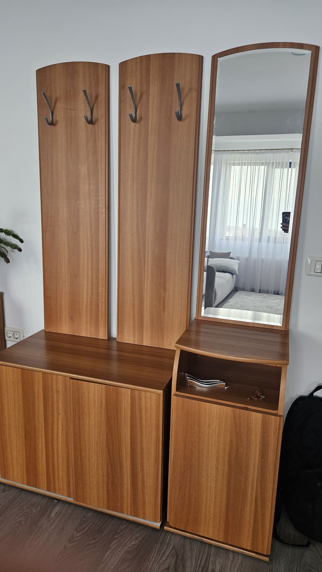 Cuier modern pentru hol