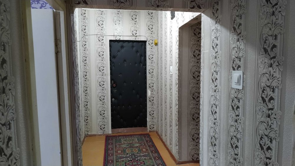 Г.Навои Аренда 3-хона 2-этаж 17-мкр подезд(семья)(напротив Центр Банк)