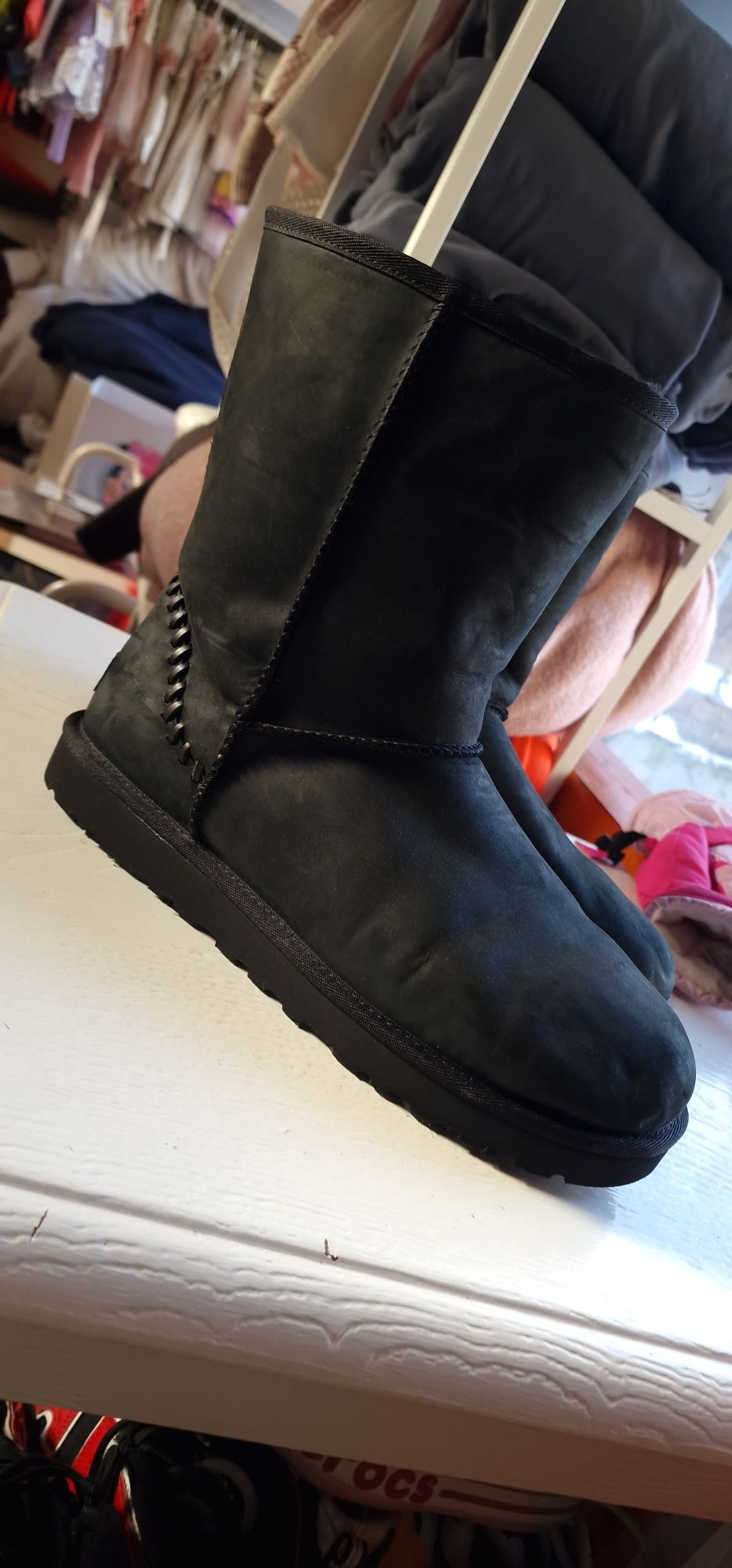 Vând ugg piele barbati negre 44 originale