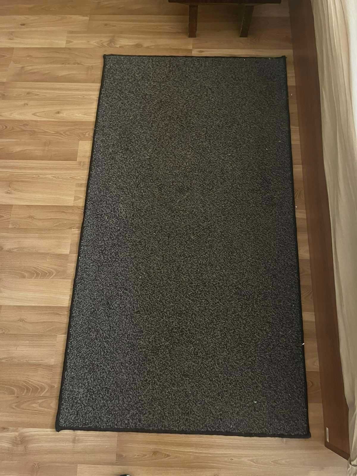 Продавам различни размери килими
