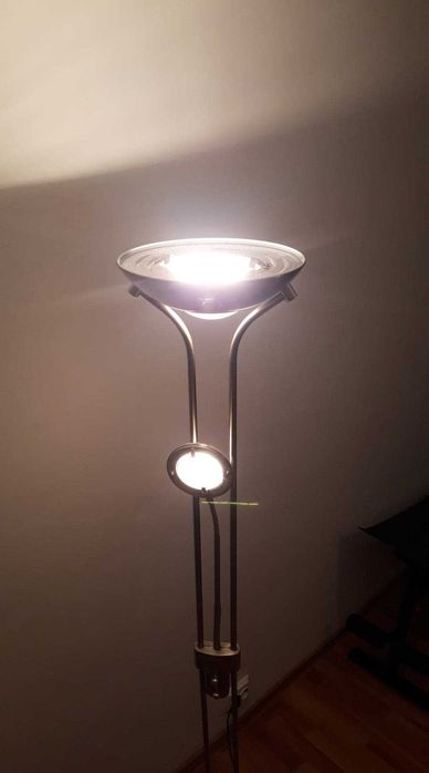 Lampa de podea cu iluminare LED