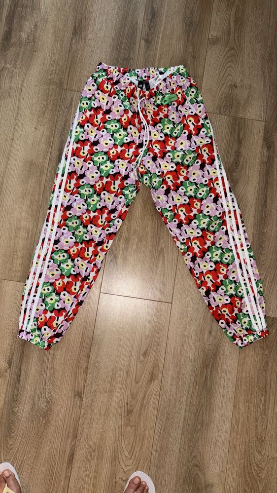 Adidas анцуг дамско долнище на цветя