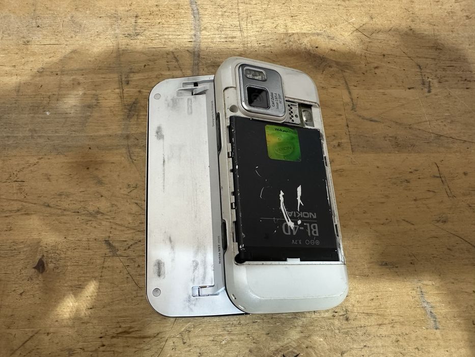 Nokia n97 lipseste capacul de la baterie