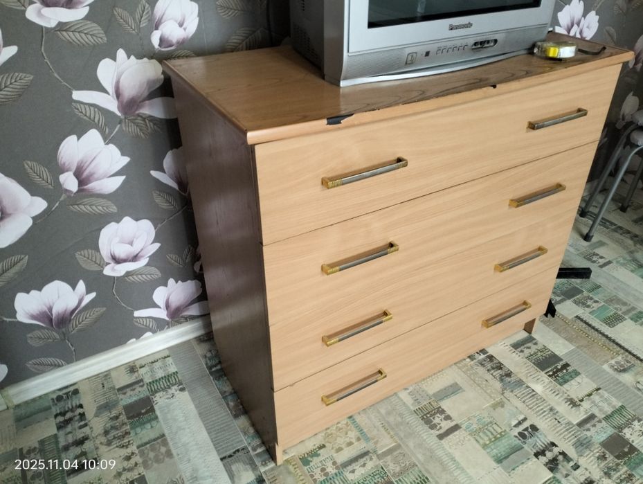 Продам комод б/у .Чистый ,исправный.