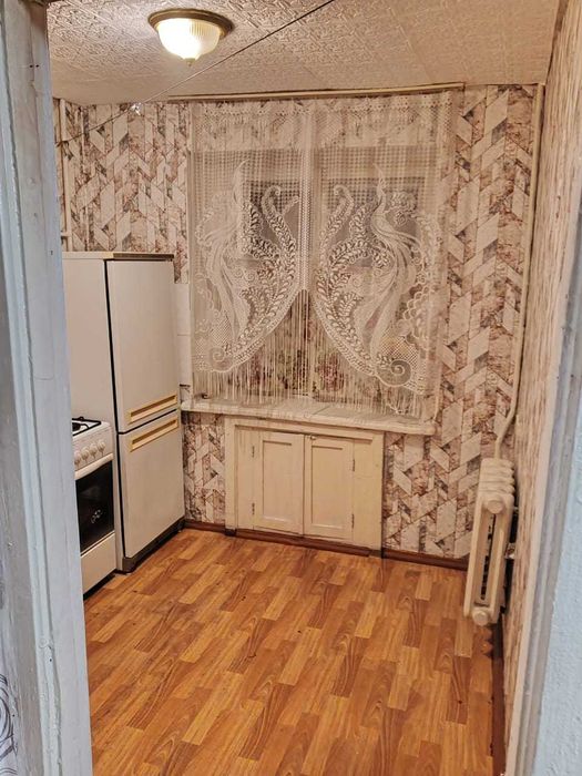 Продам 3 комнатную квартиру 10 мкр-н.