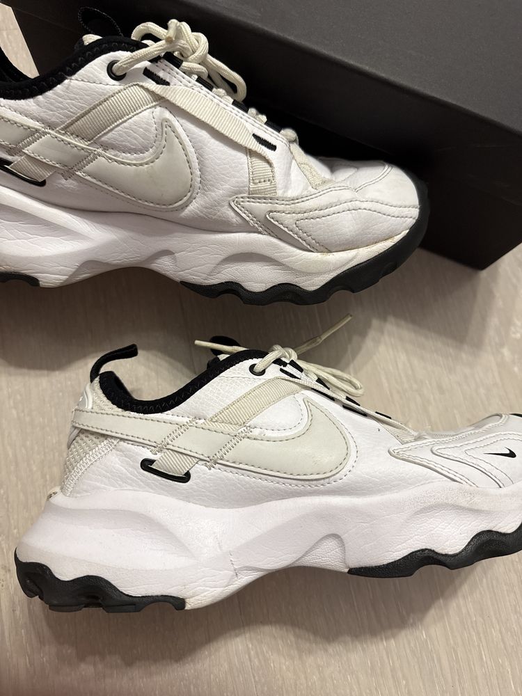 Nike оригинални пролетнни обувки