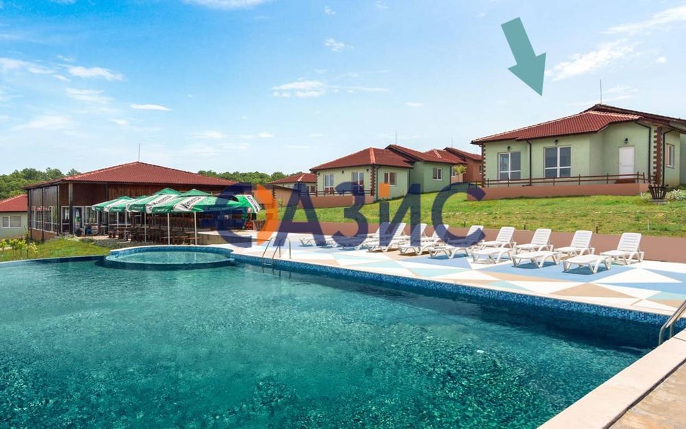 Красива вила в еко комплекс "Св. Влад" до плажа Иракли, с. Баня,