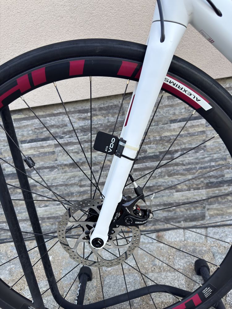 Шосеен дамски алуминиев велосипед Cube Axial Pro размер: 28/56см