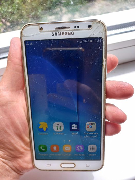 Продам Samsun J7 (J700H)