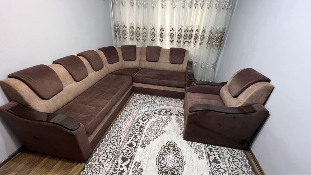 A’lo holatda burchakli divan sotiladi