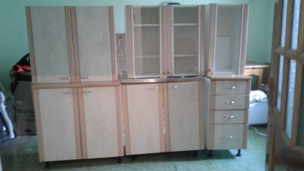 Срочно продам в хорошем состояний кухонный гарнитур