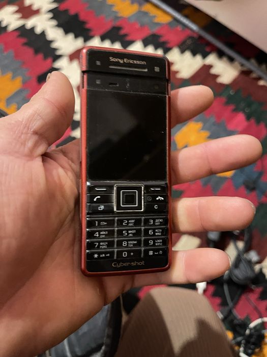 Sony ercsson c902 qizil idial