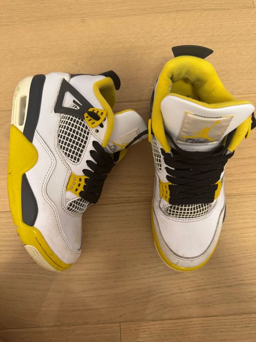 Adidas Jordan 4 si cu șirete albe (predare personală)