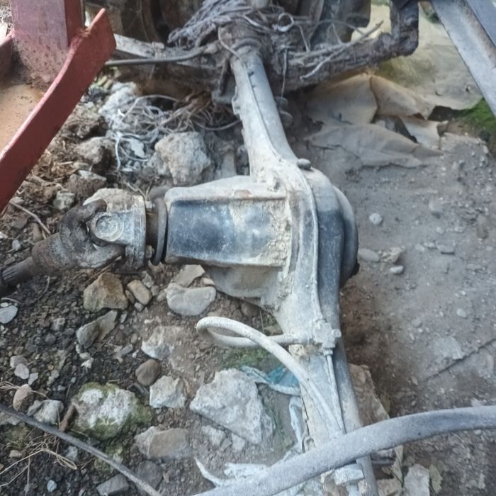 Vind benă pt o remorcuță și punți 4x4  motoagricolă 4x4 roție a 650R13