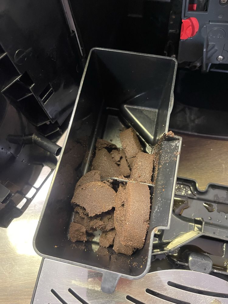 DeLonghi Magnifica ESAM 3200.S - 6 месеца гаранция !