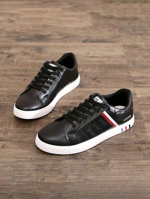 Чисто нови модерни мъжки обувки (маратонки) в черен цвят !