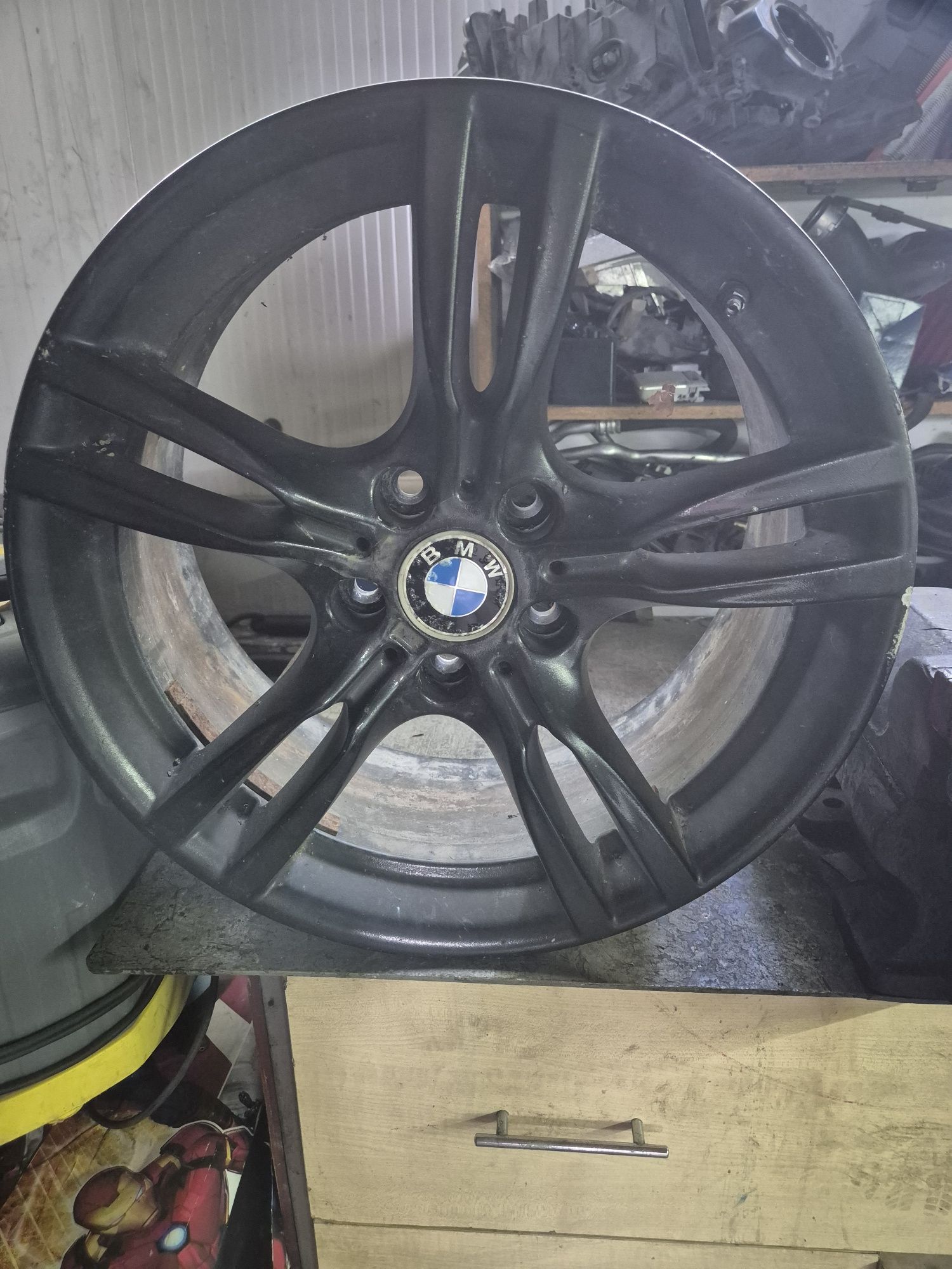Jante bmw r 18 M în 2 dimensiuni