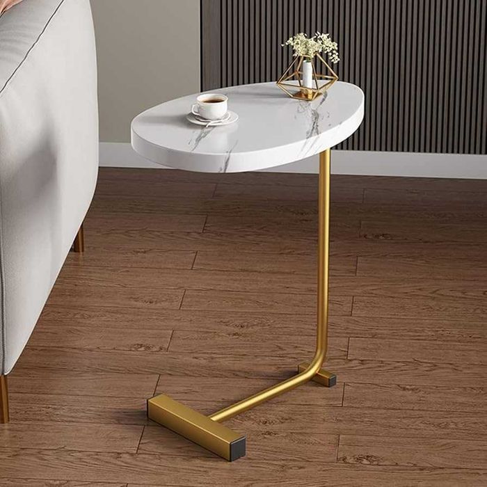 Masuta de cafea design nordic, cu blat alb si cadru metalic auriu