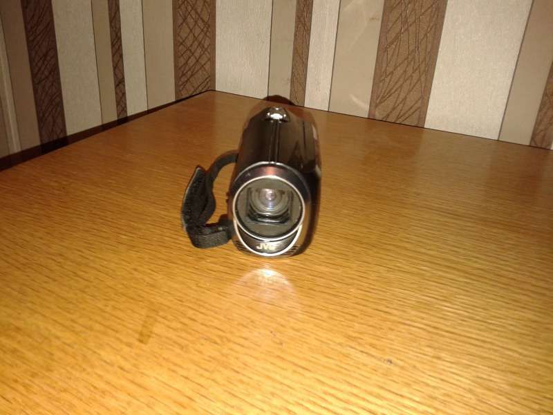 Продавам малка камера JVC