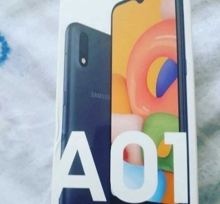 Продам смартфон galaxy A01 Ozu 2gb 16gb памяти. В комплект полный