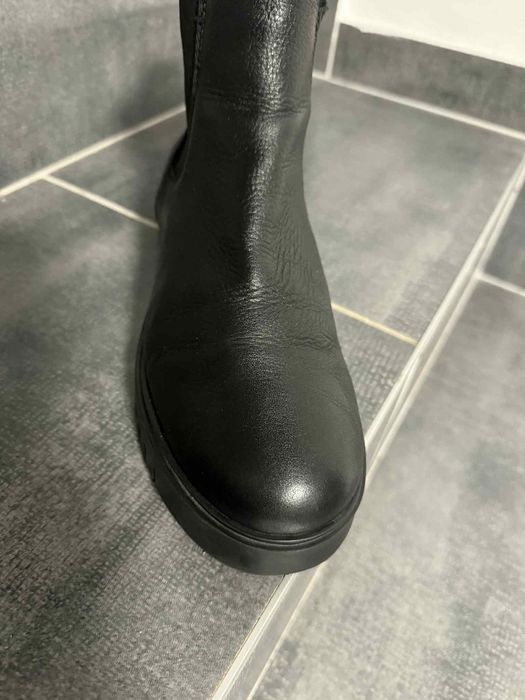 Tommy Hilfiger N39, Естествена кожа